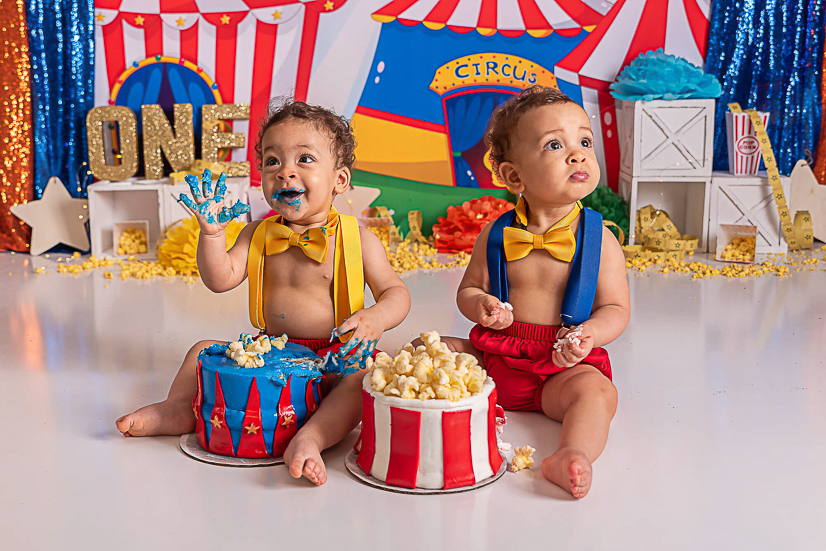 twin boys eating cake for their circus cake smash akron childrens hospital pediatrics