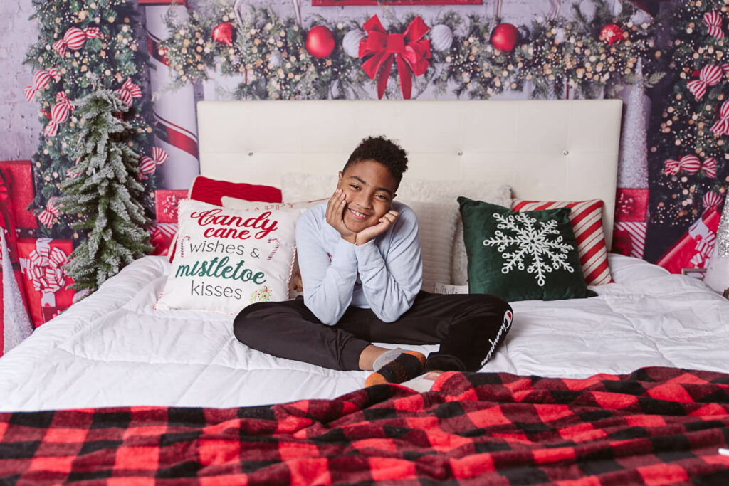 Candy Cane Bed set holiday mini session cleveland family photographer